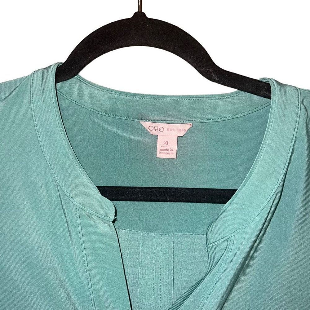 CATO Green V-Neck Blouse Size 1X - Picture 4 of 8